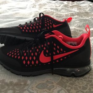 BRAND NEW!! Size 8 women’s Nike air max!